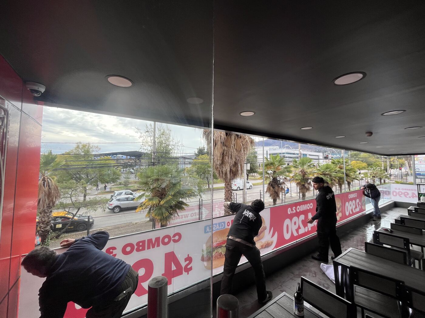 Instalación de vitrina para En terreno